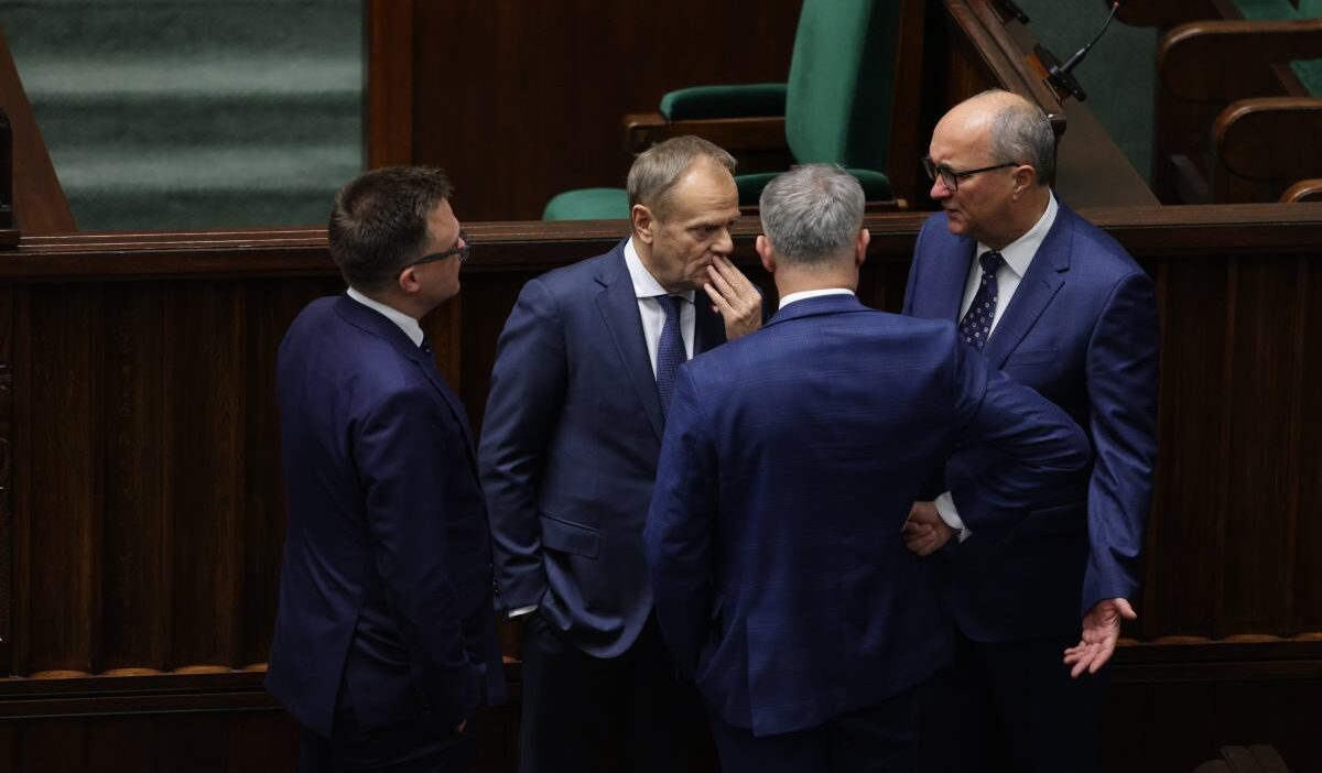 Basbakan in acil talebi meclis baskani onayliyor sejm gizli moda geciyor 27691