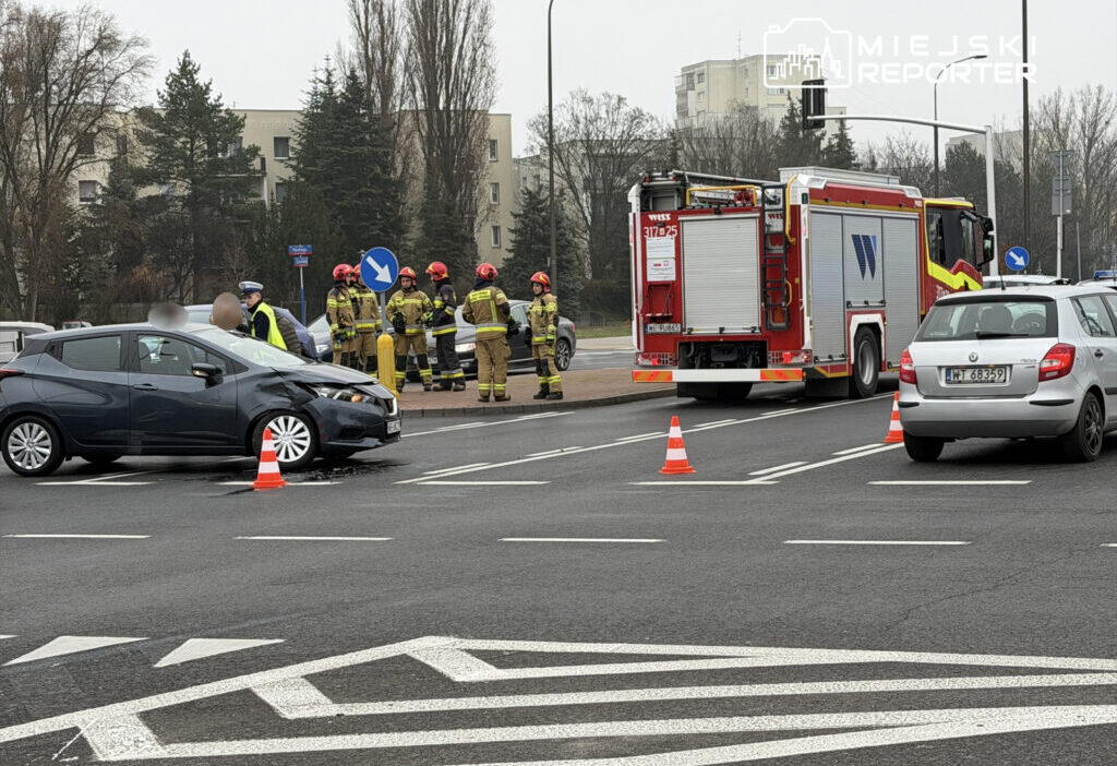 Belediye otobusunun trafige ters yonde gidecegini dusunerek otobusun icine daldi toplu tasima yolcusu hastanede 31455