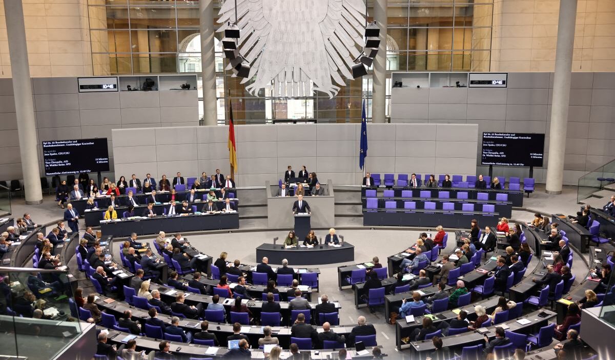 Berlin'de polonyalı kurbanlar için anıt. Federal meclis tarafından alınan bir karar var 1 Berlin de polonyali kurbanlar icin anit federal meclis tarafindan alinan bir karar var 27483