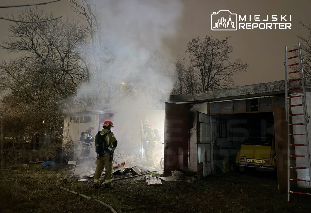 Bialoleka da gece garaj yangini yaninda eski bir citroen duruyordu 28485