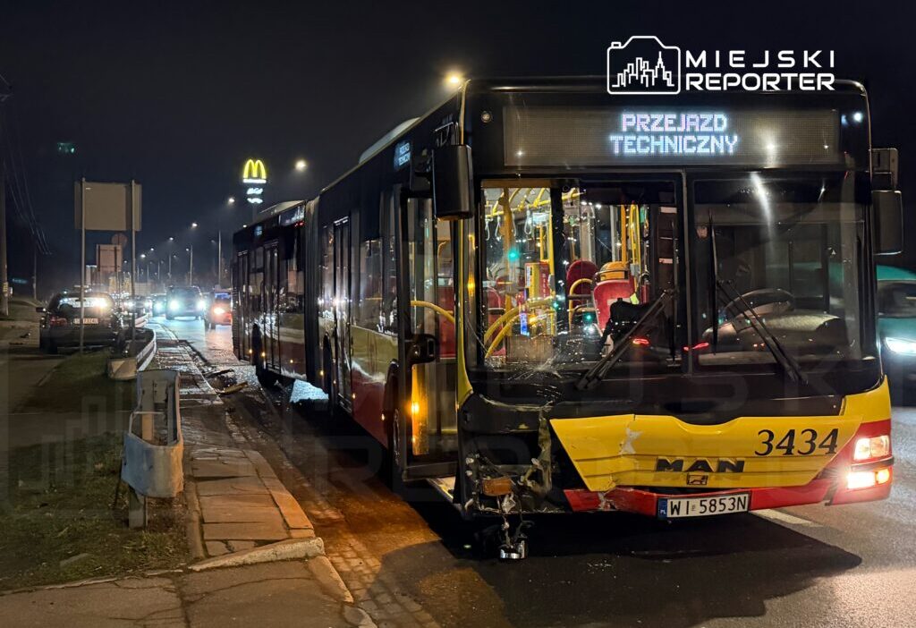 Bielany de bmw ile belediye otobusu carpisti 27471