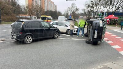 Bielany'de iki araç çarpıştı. Arabalardan birinin tavanı 3 Bielany de iki arac carpisti arabalardan birinin tavani 30058