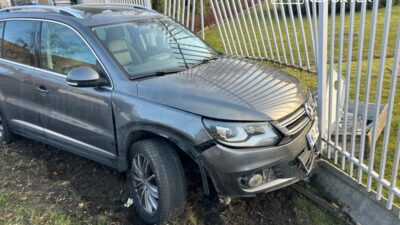 Bielany de iki arac carpisti araclardan biri citlere ve elektrik kutusuna carpti 31249