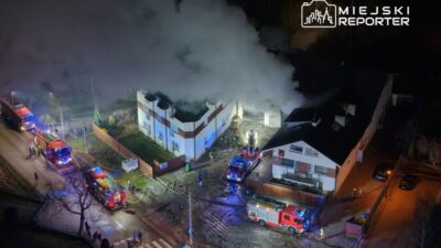 Bir atolye binasinda buyuk yangin yaklasik 15 itfaiye ekibi yanginla mucadele ediyor 30403