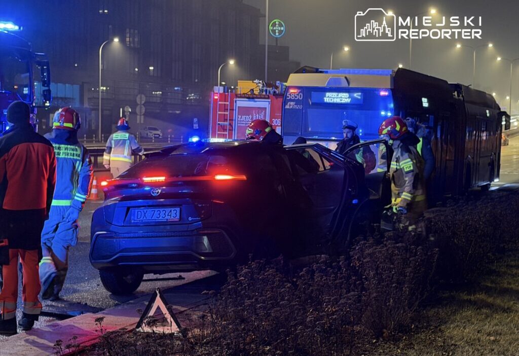 Bir baska binek arac surucusu otobusun altina girdi ve hastaneye kaldirildi 32591