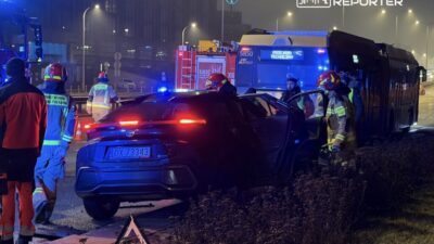 Bir baska binek arac surucusu otobusun altina girdi ve hastaneye kaldirildi 32591