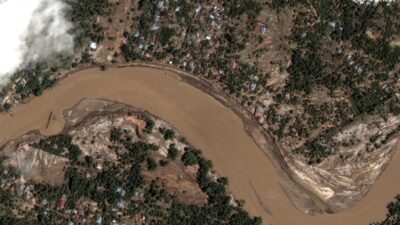 Bir dizi sel felaketinde şimdiden 1,400'den fazla kişi hayatını kaybetti. Uydu görüntüleri yıkımın boyutlarını gösteriyor 4 Bir dizi sel felaketinde simdiden 1 400 den fazla kisi hayatini kaybetti uydu goruntuleri yikimin boyutlarini gosteriyor 27531