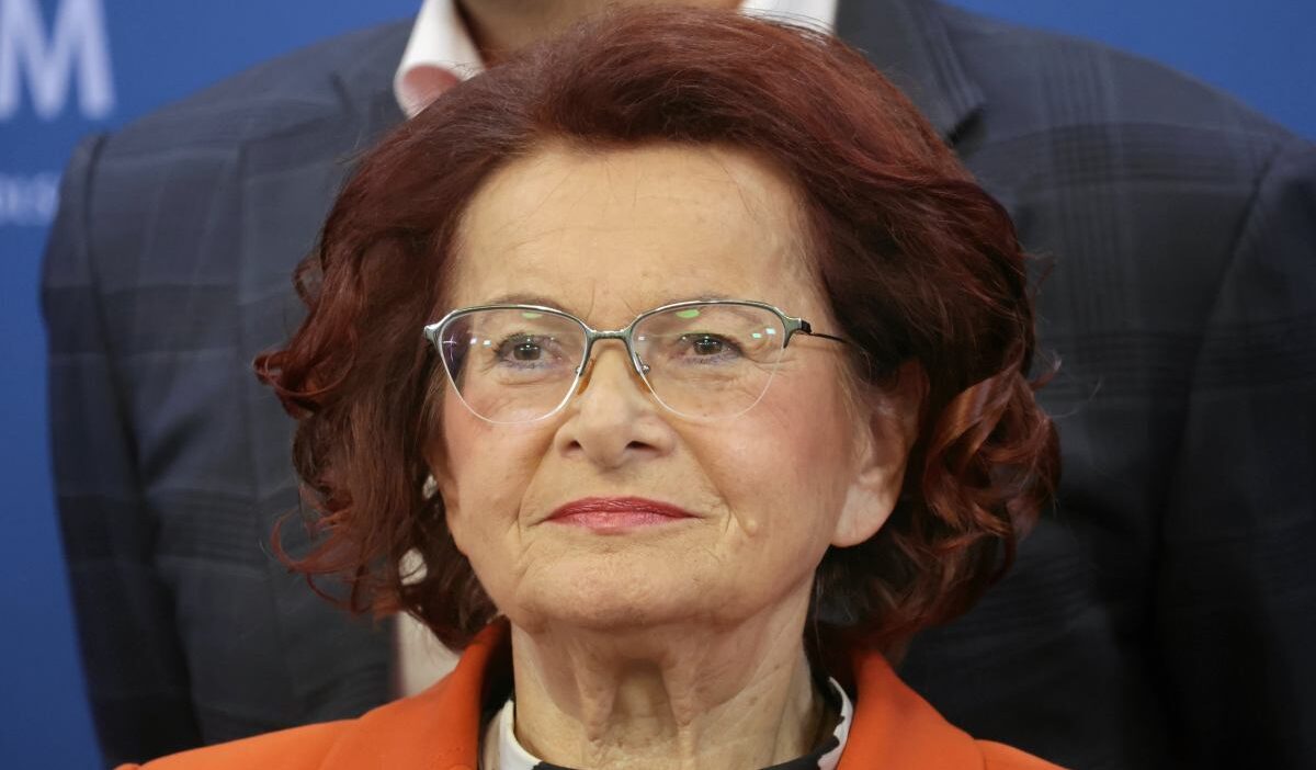 Bir hukuk ve adalet milletvekili google a bir cagrida bulunuyor gelen kutusundaki e postalarin sizmasiyla ilgili 26950