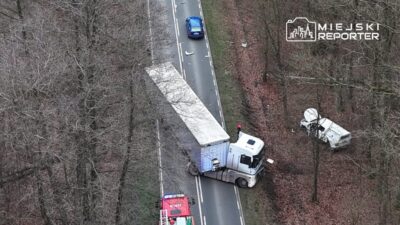 Bir kamyon ile üç otomobil çarpıştı. Bir kişi hastaneye kaldırıldı, yol trafiğe kapandı 4 Bir kamyon ile uc otomobil carpisti bir kisi hastaneye kaldirildi yol trafige kapandi 30105