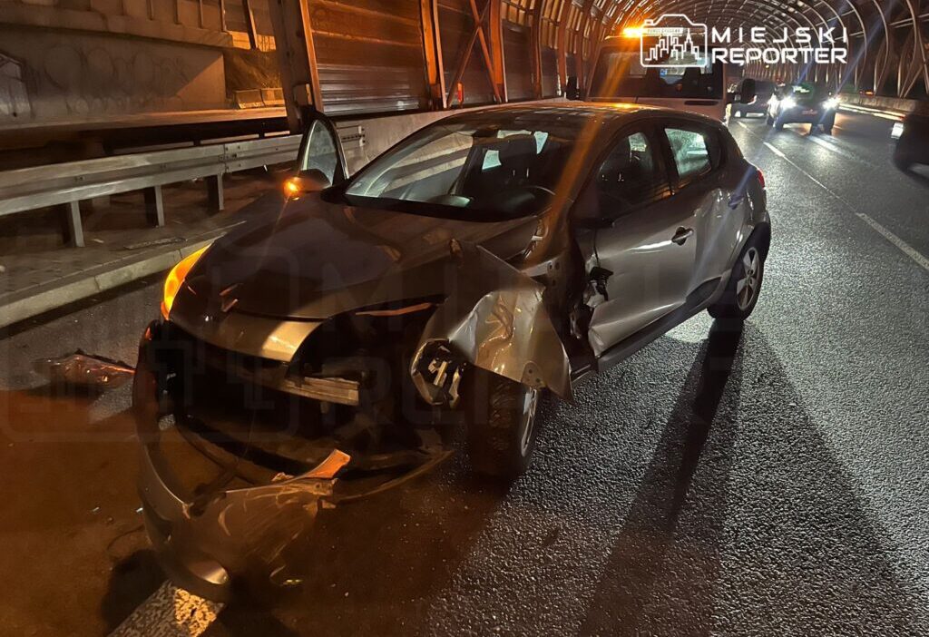 Bir kamyon s8'de bir binek araca çarptı. Fail kaçtı. Trafikte aksamalar var 1 Bir kamyon s8 de bir binek araca carpti fail kacti trafikte aksamalar var 31395