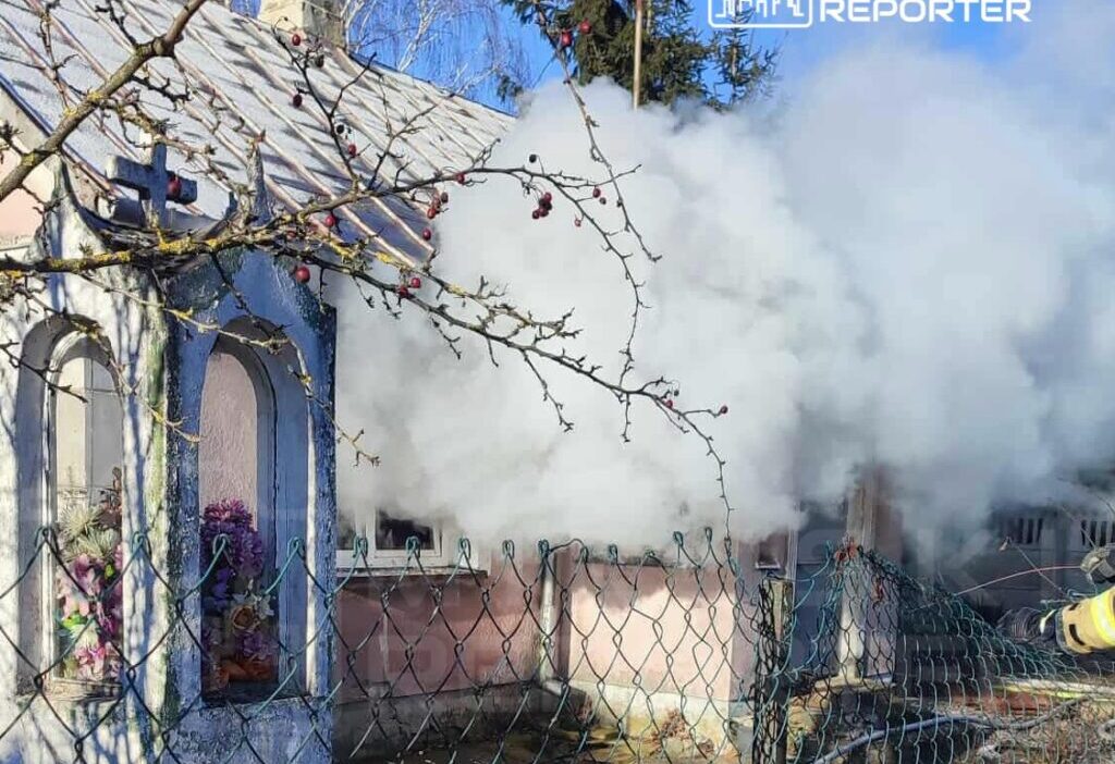 Bir konut binasinda yangin kurtarma ekipleri bir kisiye mudahale etti 32400