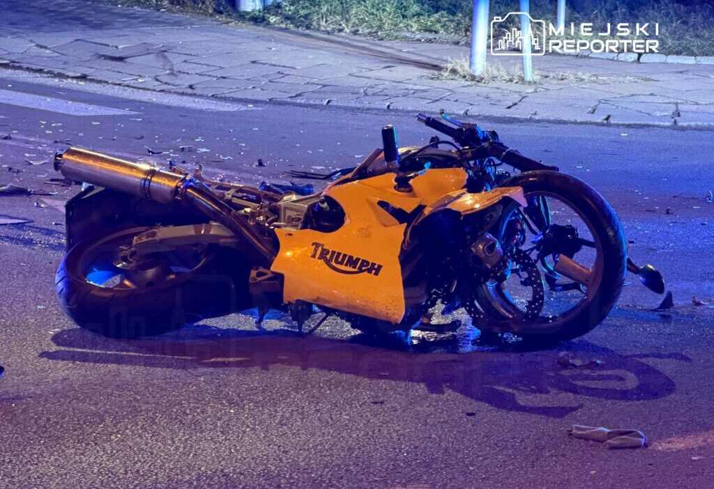 Bir motosiklet surucusu ile bir mercedes arasinda ciddi carpisma tek tekerlekli bisikletin surucusu baygin yol kapandi 29335