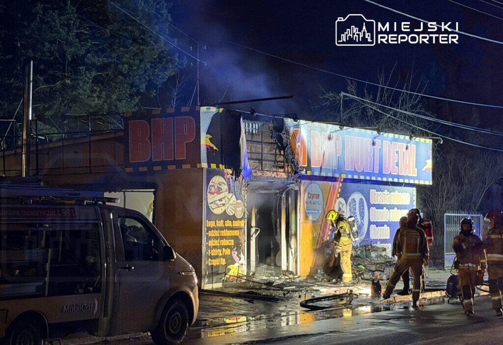 Bir saglik ve guvenlik dukkaninda yangin yangin bir pencereden cikiyordu 29062