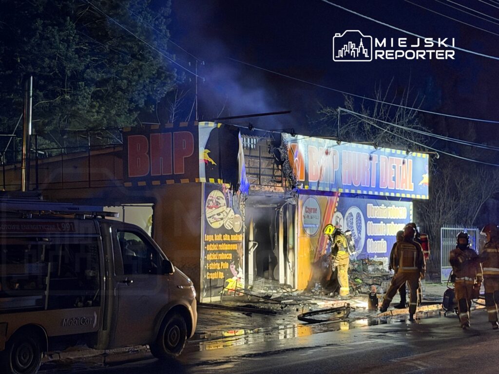 bir saglik ve guvenlik dukkaninda yangin yangin bir pencereden cikiyordu 29062