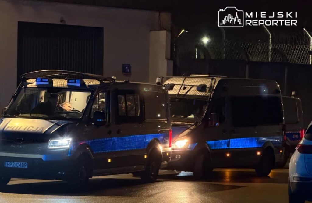 bir ukraynali varsova da eskortlardan kacti i z takip kopekleri ile polis idarecileri is basinda 31038