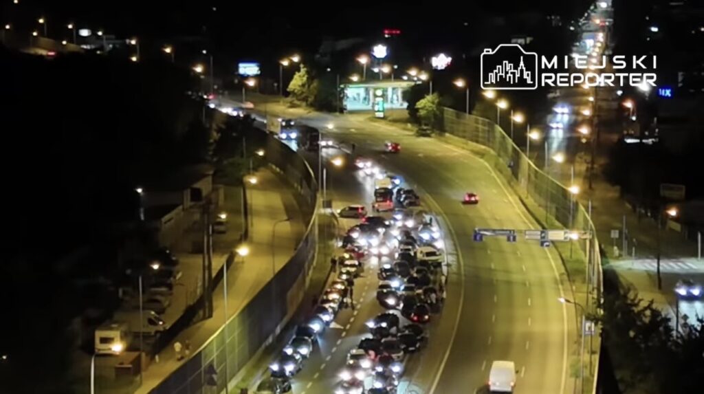 Bolge sakinlerinin ve suruculerin dikkatine yarin dk7 uzerinde bir protesto gosterisi yapilacaktir yol gecici olarak kapatilabilir 30876