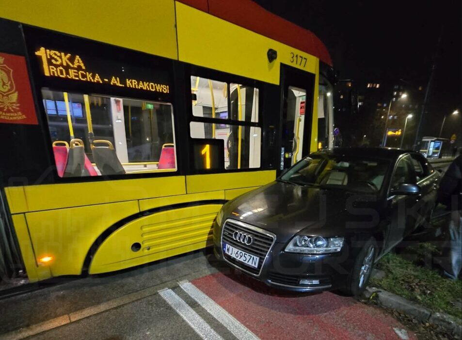 Br dno da audi ile tramvay carpisti trafik tikandi 29739
