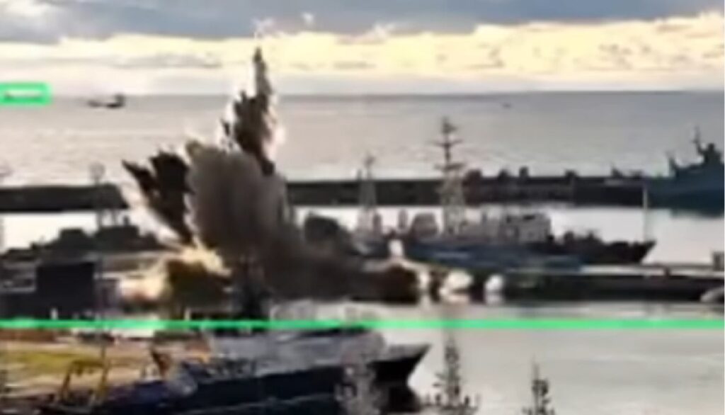 buyuk patlama fotograflar ukrayna nin rus varsov kentine duzenledigi saldirinin boyutlarini gosteriyor 30882