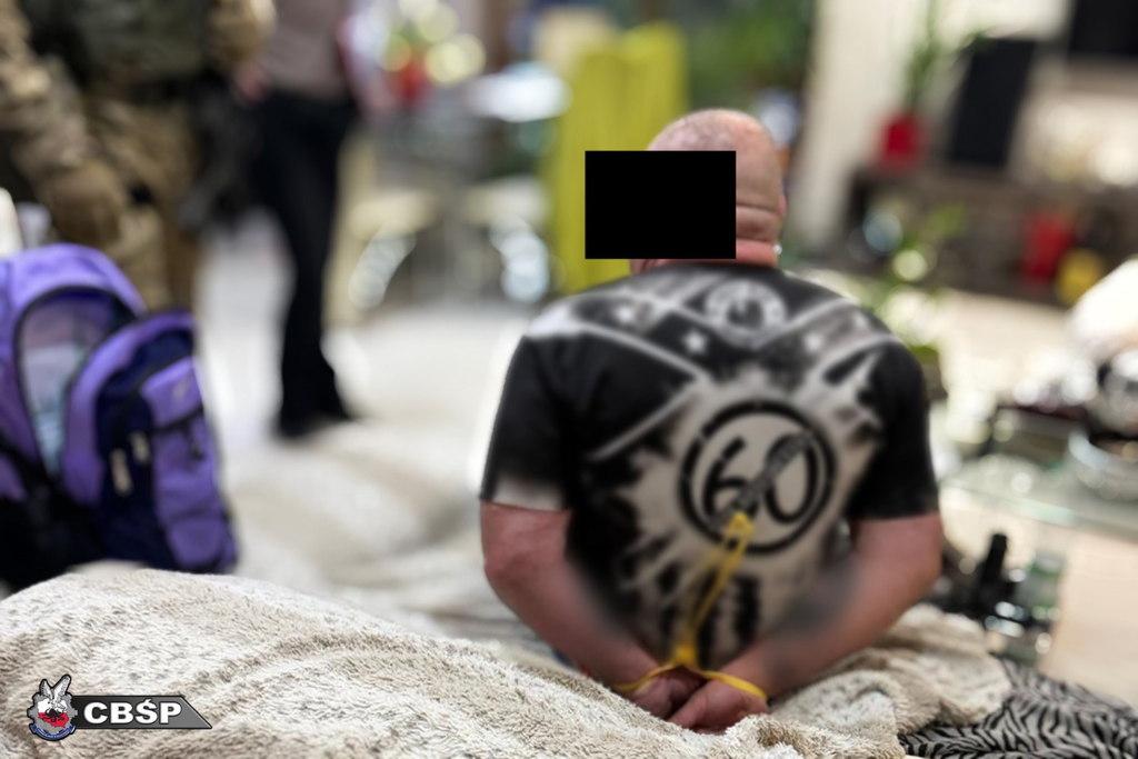 Cb p varsovali is adamina karsi gasp girisiminde bulundugundan suphelenilen bes kisiyi gozaltina aldi 30236