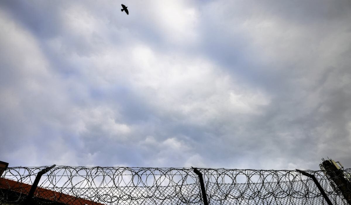 Cba is basinda cezaevi gorevlileri gozaltinda steroid kacakciligi yapti 28438