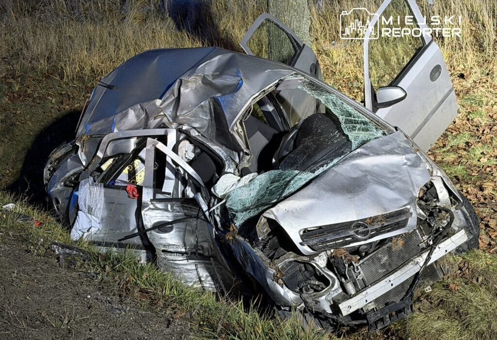 Dk50'de bir kamyon ile bir binek araç arasında ciddi çarpışma. Kadın sürücü hayata döndürülmüştür. Lpr helikopteri iş başında 1 Dk50 de bir kamyon ile bir binek arac arasinda ciddi carpisma kadin surucu hayata dondurulmustur lpr helikopteri is basinda 29591
