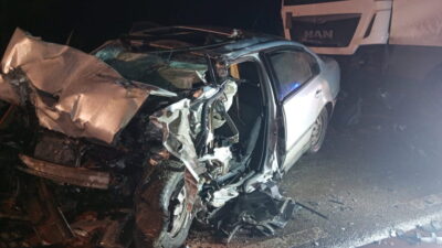 Dk60 da olumlu kaza bir binek arac bir kamyonla kafa kafaya carpisti bir kisi hayatini kaybetti 28537