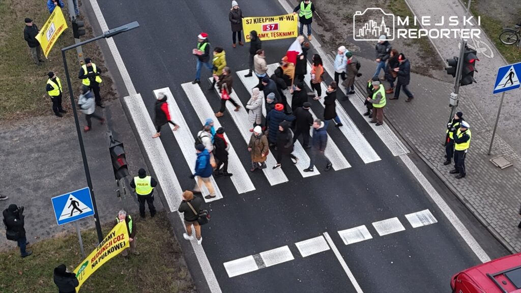 Dk7 uzerinde protesto omianki sakinleri eylem talep ediyor polis olay yerinde 31213