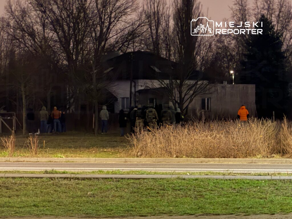 dokuz yasindaki cocugu kaciran adamla zorlu pazarliklar suruyor saldirganin elinde keskin bir alet var 31589