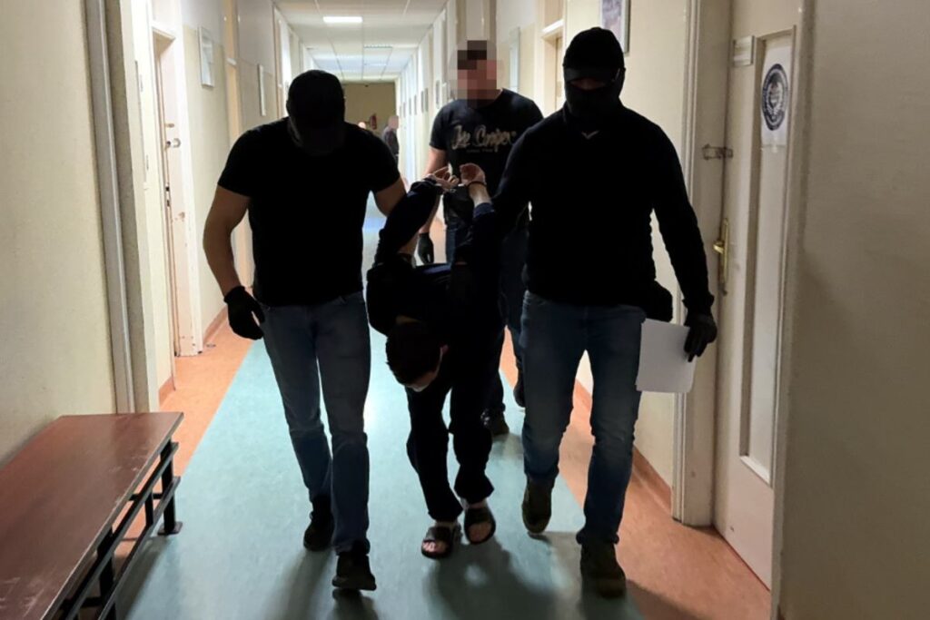 dokuz yasindaki cocugu kaciran kisi suclamalari duydu muebbet hapis cezasiyla karsi karsiya 32010