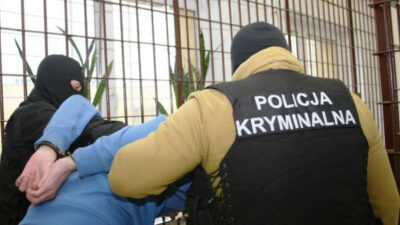 Dolandiricilikla baglantili olarak saklandi ve radom arayicilari tarafindan yakalandi 28209