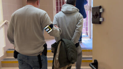 Dört dolandırıcı suçüstü yakalandı. Hepsi ukrayna vatandaşı 4 Dort dolandirici sucustu yakalandi hepsi ukrayna vatandasi 30335