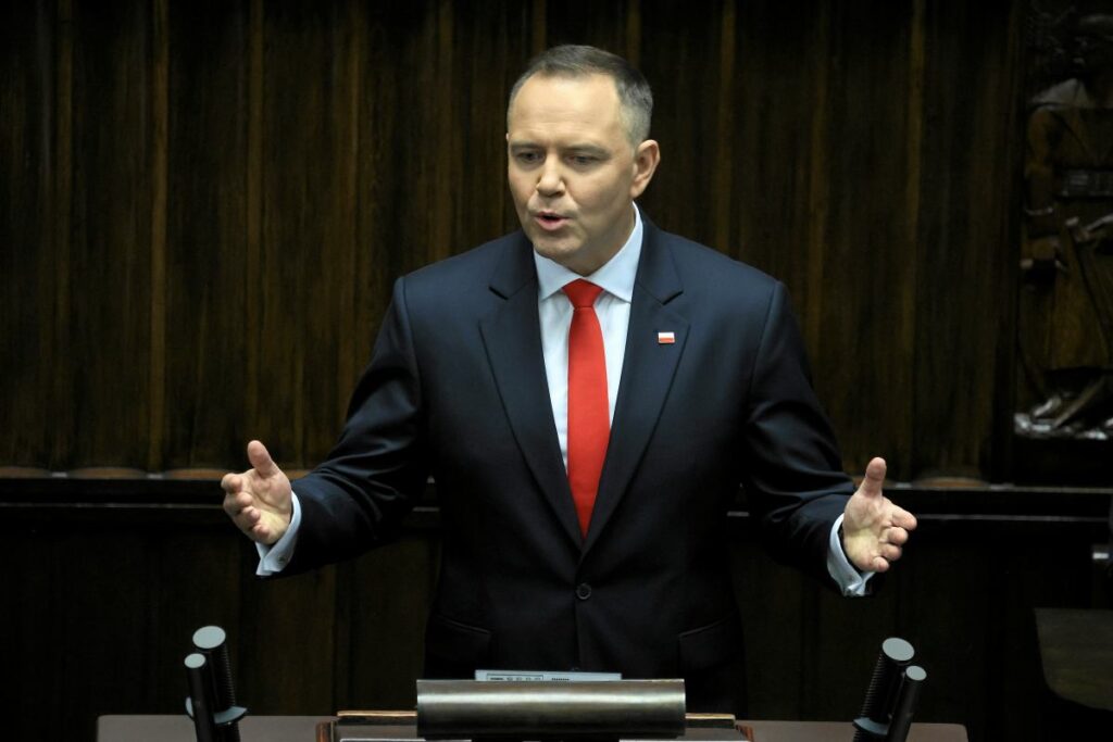 duda nin eski sozcusu nawrocki hakkinda bircok insan hatta hukuk ve adalet partisi nin kendisi bile buna guldu 32490