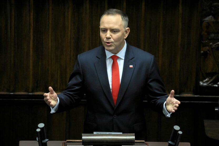 Duda nin eski sozcusu nawrocki hakkinda pek cok insan hatta hukuk ve adalet partisi nin kendisi bile buna guldu 32462