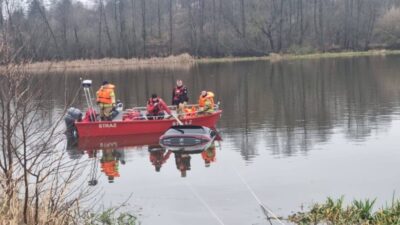 Elektrikli bir mercedes nehre dustu wopr ve itfaiye is basinda 31726