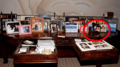 Epstein in belgeleri ortaya cikti ve ertesi gun bazilari kaldirildi digerlerinin yani sira bu fotograf da ortadan kayboldu 31530