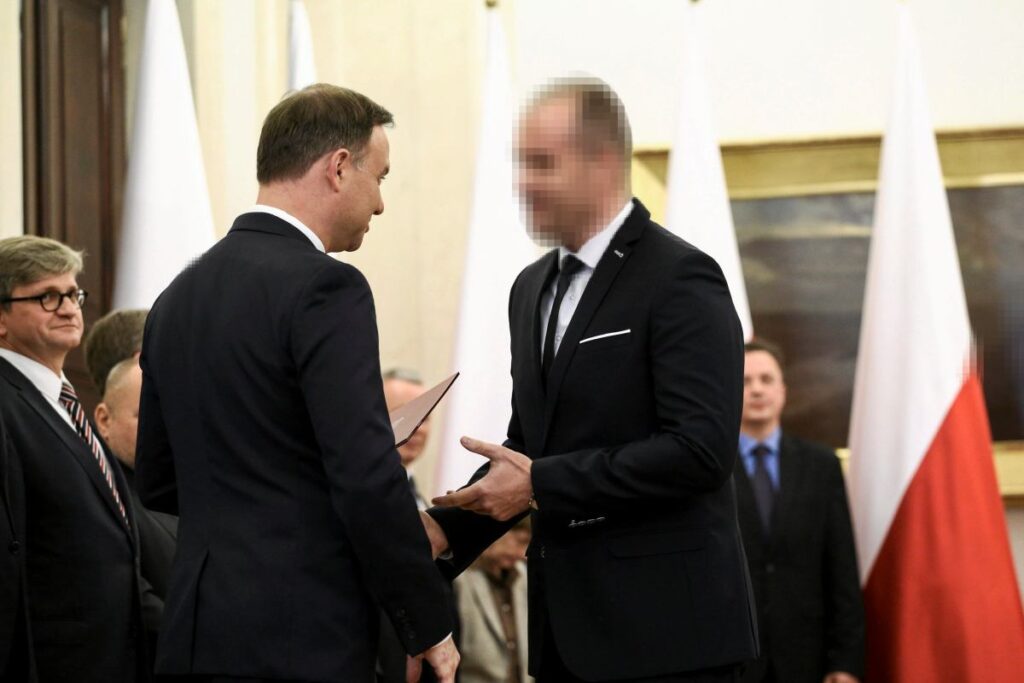 eski bakan yardimcisi ve duda nin danismani icin suclamalar arka planda bir milyon zlotiden fazla para var 27592