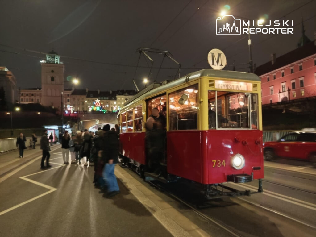 eski model bir tramvayda yuzsuzce hirsizlik vatmanin kisisel esyalarinin bulundugu ceketi calindi 28283