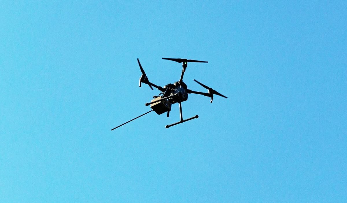 Fransa da bir deniz ussu uzerinde dronlar ordu ates acti 27970