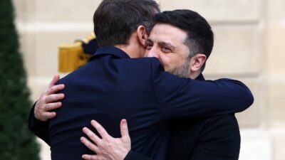 Fransa da macron zelenski gorusmesi arka planda amerikan is dunyasinin sunagi ve witkoff un rusya ziyareti 26875