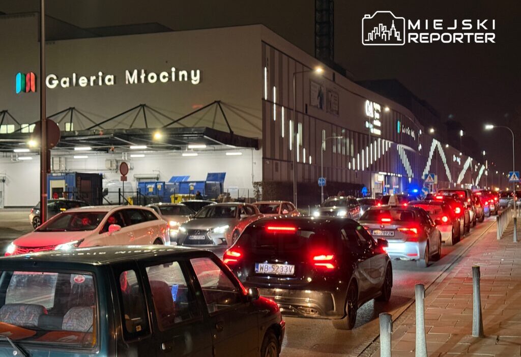 Galeria młociny'de trafik sıkışıklığı. Belediye trafik düzenini değiştiriyor. Bölge sakinleri memnun değil 1 Galeria m ociny de trafik sikisikligi belediye trafik duzenini degistiriyor bolge sakinleri memnun degil 30733