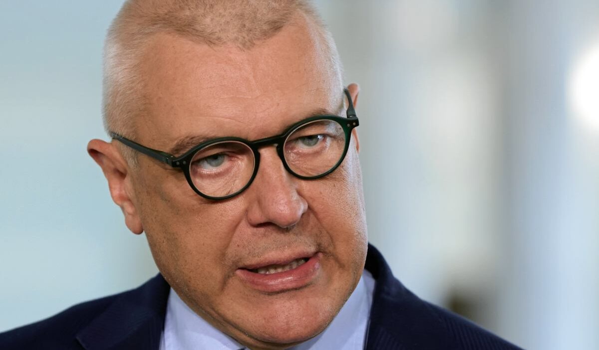 Giertych, cumhurbaşkanlığı bakanı ile ilgili olarak dilini ısırmadı. "bu soytarı, hödük ve ahmak". 1 Giertych cumhurbaskanligi bakani ile ilgili olarak dilini isirmadi bu soytari hoduk ve ahmak 30720