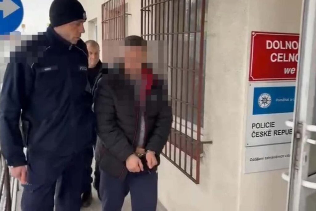 gizli dosyalar in 10 yil onceki bir cinayet davasindaki basarisi cek cumhuriyeti nde bir ukraynali tutuklandi 30061