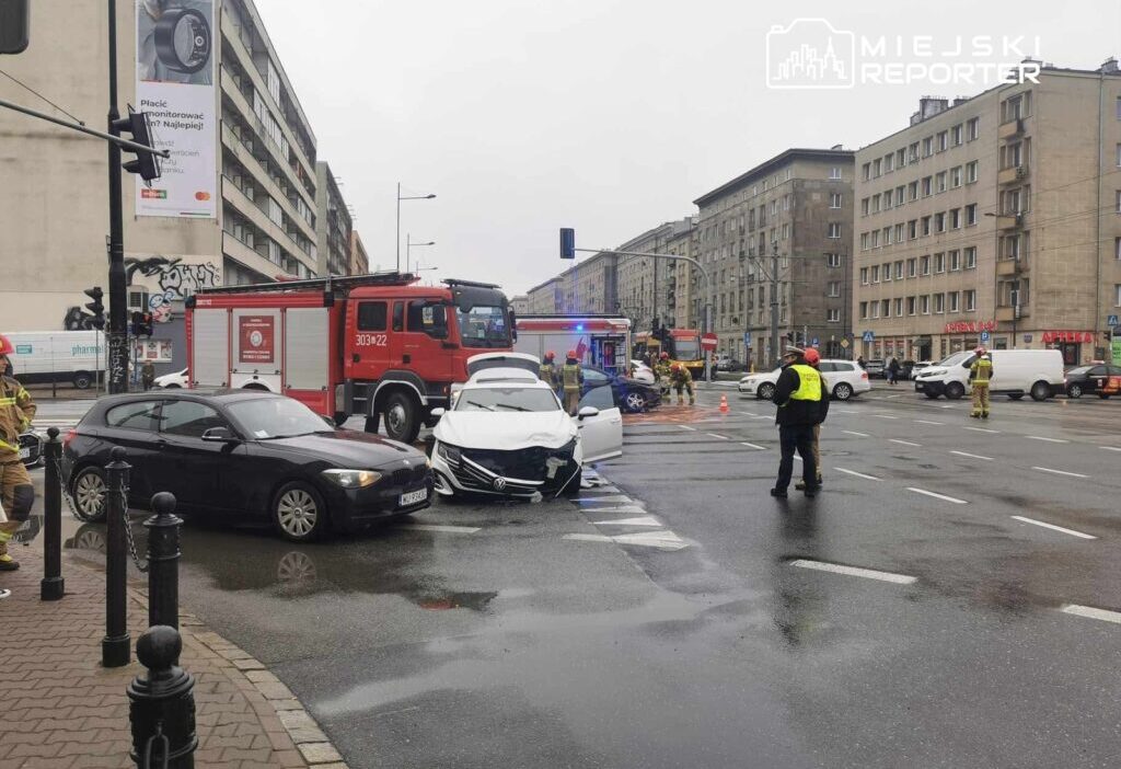 Gr jecka caddesi nde carpisma sola donus iki aracin carpismasiyla sonuclandi 28654