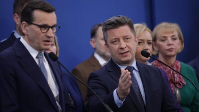 Hukuk ve adalet konferansinda arbede e posta skandali sorulan siyasetciler dayanamadi 31172