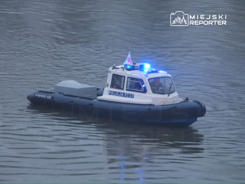 i c denizciler gunu sirasinda bir mavnada yasanan trajedi bossman denize ve vistula nehri ne dustu arama calismalari devam ediyor 29446
