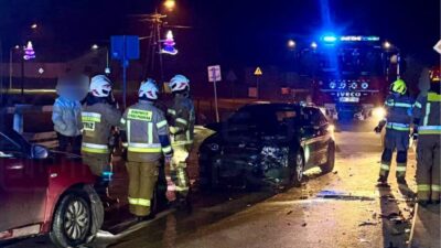 I ki araba onden carpisti i ki kisi yaralandi yol kapandi 29751