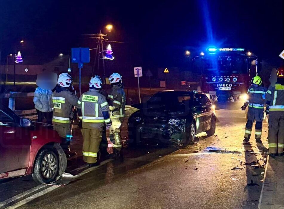 I ki araba onden carpisti i ki kisi yaralandi yol kapandi 29751