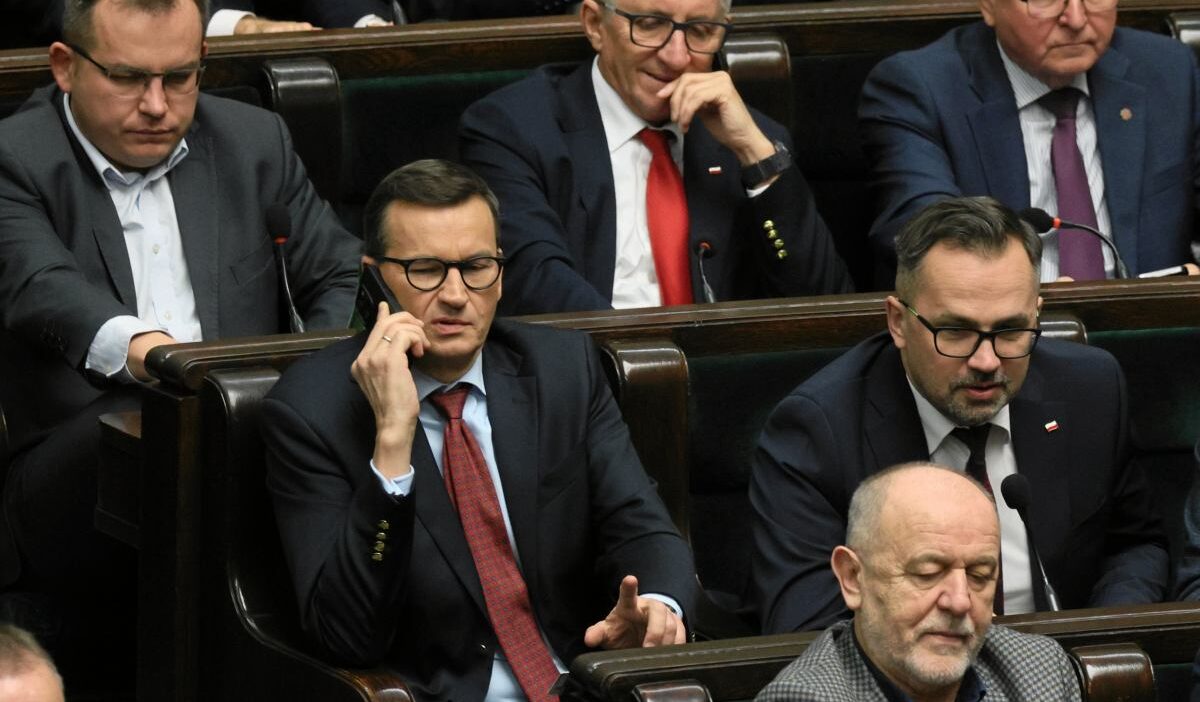 İki hukuk ve adalet nöbeti. Morawiecki ile görüşmeye kimler katıldı? 1 I ki hukuk ve adalet nobeti morawiecki ile gorusmeye kimler katildi 30473