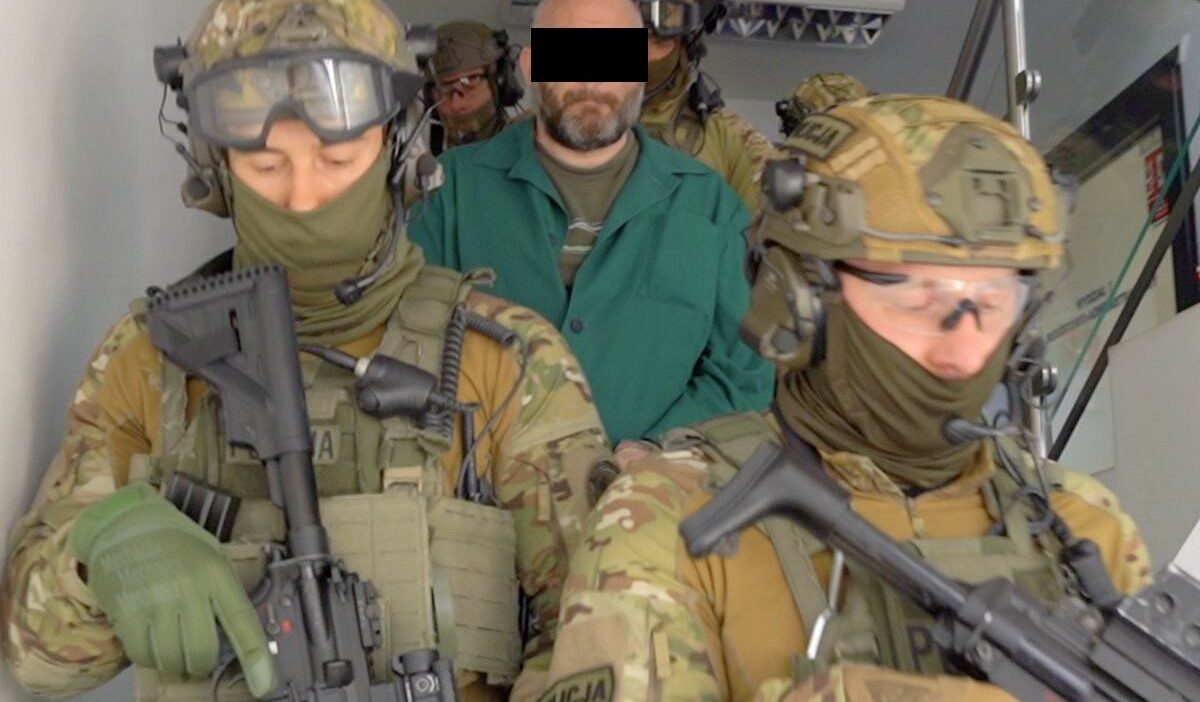 Kadinlari asagilamakla dolu adrian w mahkemeye cikacak 27917