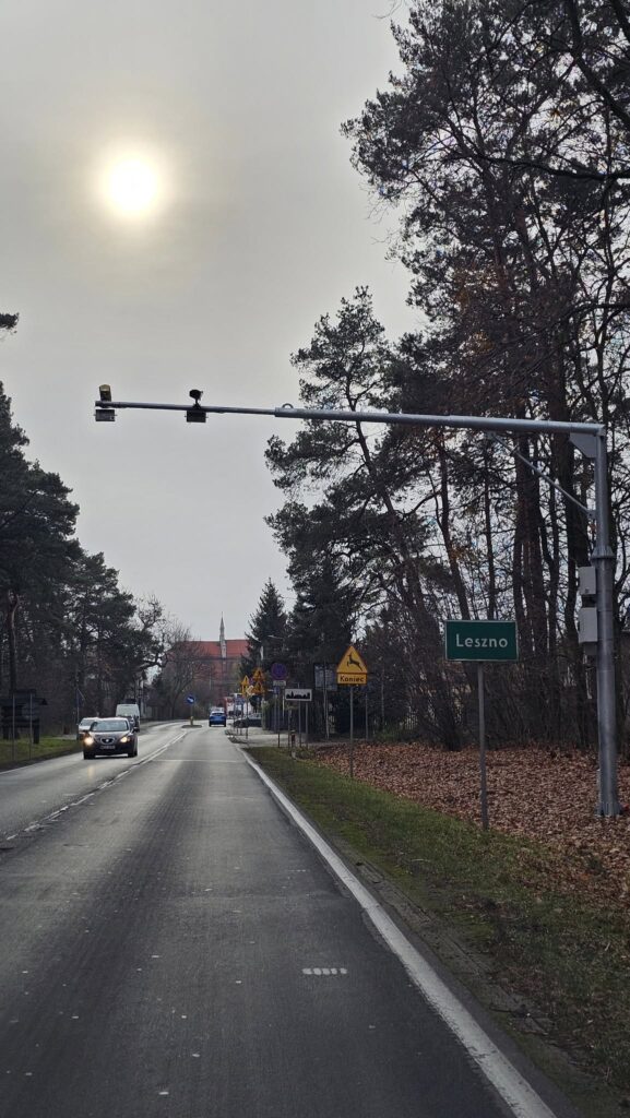 kampinos ormani ndaki kesitsel hiz olcumu artik faaliyettedir 13 kilometre uzunlugunda 30736